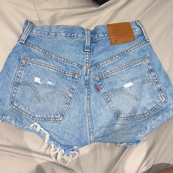 Ripped Jean shorts - Picture 2 of 2